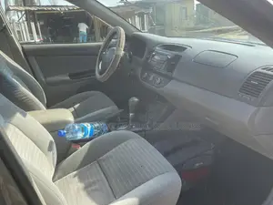 Toyota Camry LE 4dr Sedan (2.4L 4cyl 5A) 2005 Gray