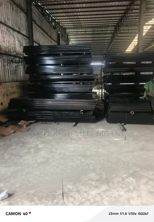Panel Mesh With Pole