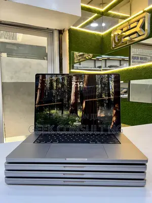 Laptop Apple MacBook Pro 2021 M1 16GB Apple M1 Pro SSD 512GB