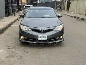 Toyota Camry SE 4dr Sedan (2.5L 4cyl 6A) 2013 Gray