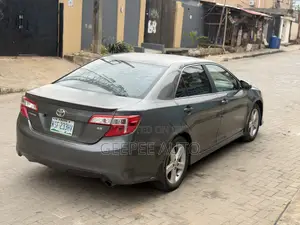 Toyota Camry SE 4dr Sedan (2.5L 4cyl 6A) 2013 Gray