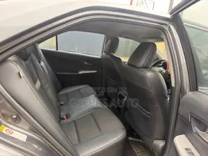 Toyota Camry SE 4dr Sedan (2.5L 4cyl 6A) 2013 Gray