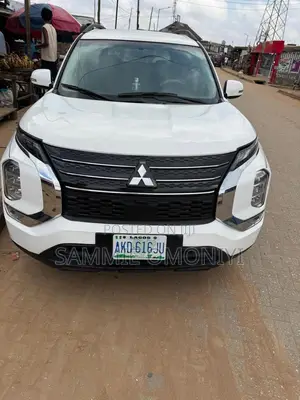 Mitsubishi Outlander 2014 White