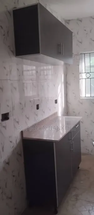Furnished 6bdrm Room & Parlour in Sunshine Estate for rent