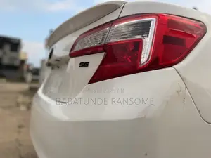 Toyota Camry SE 4dr Sedan (2.5L 4cyl 6A) 2013 White