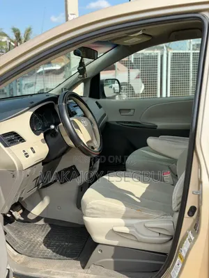 Toyota Sienna 2012 Gold