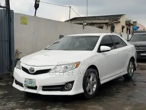 Toyota Camry SE 4dr Sedan (2.5L 4cyl 6A) 2012 White