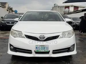 Toyota Camry SE 4dr Sedan (2.5L 4cyl 6A) 2012 Gray