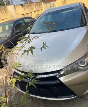 Toyota Camry SE 4dr Sedan (2.5L 4cyl 6A) 2016 Gold