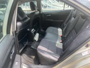 Toyota Camry SE 4dr Sedan (2.5L 4cyl 6A) 2016 Gold