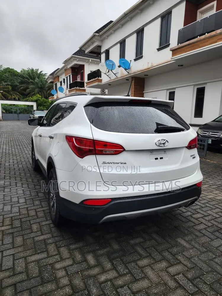 Hyundai Santa Fe 2016 White