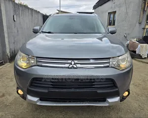 Mitsubishi Outlander GT 4dr SUV AWD (3.0L 6cyl 6A) 2015 Gray
