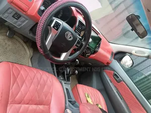 Toyota Hilux SR 4x4 2015 White