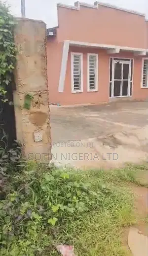 Distress Sale: Fenced 50×100ft Near Nunu Bakery, Obagie
