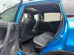 Toyota RAV4 SE AWD (2.5L 4cyl 6A) 2016 Blue