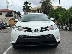 Toyota RAV4 Limited AWD (2.5L 4cyl 6A) 2016 White
