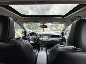 Toyota RAV4 Limited AWD (2.5L 4cyl 6A) 2016 White