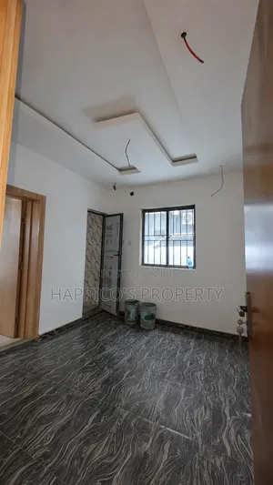 Mini Flat in Alagomeji for rent