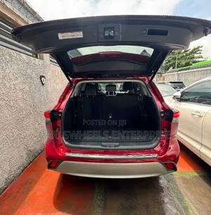 Toyota Highlander Platinum 2021 Red