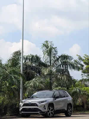 Toyota RAV4 2021 Silver