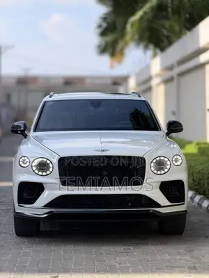 Bentley Bentayga 2022 White