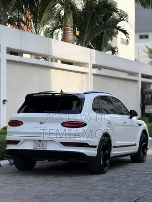 Bentley Bentayga 2022 White