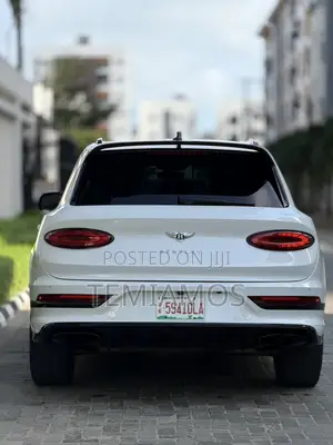 Bentley Bentayga 2022 White