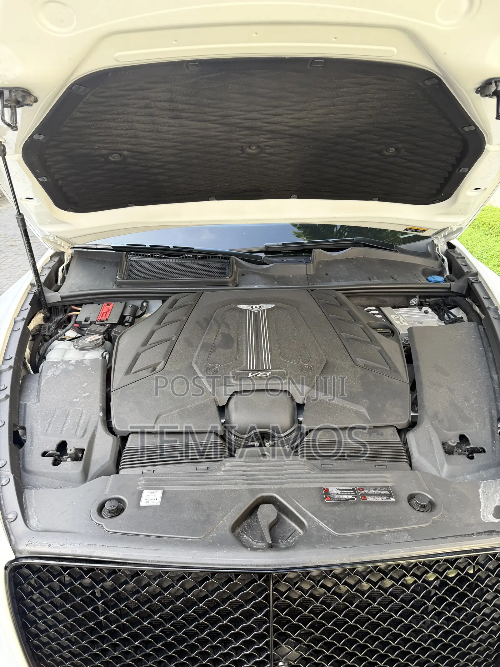 Bentley Bentayga 2022 White