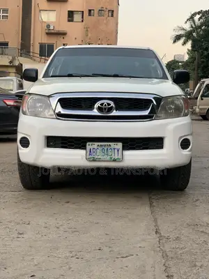 Toyota Hilux 2.5 D-4D 4X4 SRX 2010 White