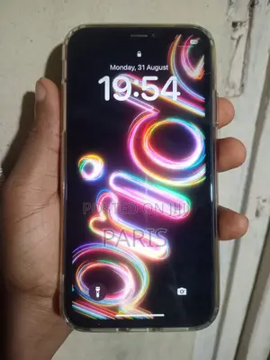 Apple iPhone XR 64 GB White