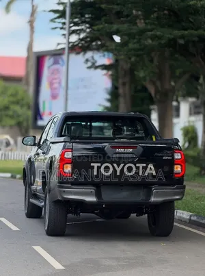 New Toyota Hilux 2026 Black