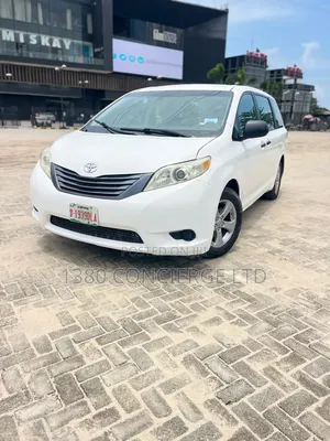 Toyota Sienna 2011 White