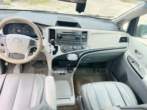 Toyota Sienna 2011 White