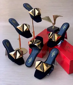 Valentino Slippers Comes With Branded Box