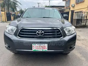 Toyota Highlander Base 2010 Gray