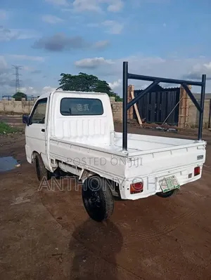 Daihatsu Hijet 2005 White