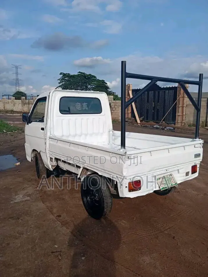 Daihatsu Hijet 2005 White