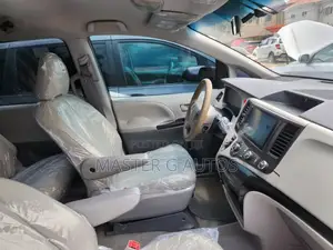 Toyota Sienna 2015 Black