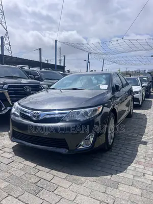 Toyota Camry XLE 4dr Sedan (2.5L 4cyl 6A) 2014 Gray