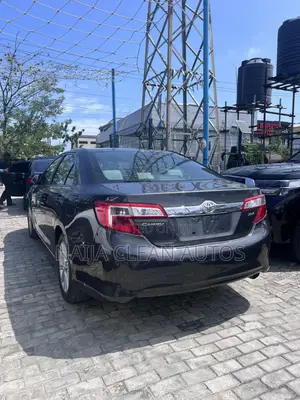 Toyota Camry XLE 4dr Sedan (2.5L 4cyl 6A) 2014 Gray