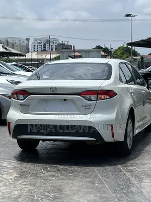 Toyota Corolla L (1.8L 4cyl 2A) 2019 White