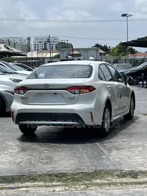 Toyota Corolla L (1.8L 4cyl 2A) 2019 White