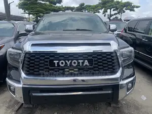 Toyota Sequoia Platinum 4dr SUV 4WD (5.7L 8cyl 6A) 2015 Black