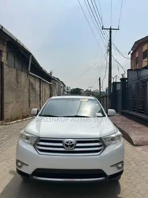 Toyota Highlander SE 2012 White