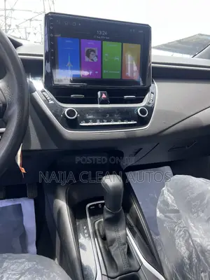 Toyota Corolla L (1.8L 4cyl 2A) 2019 White