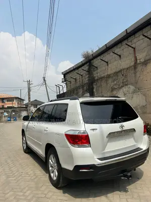 Toyota Highlander SE 2012 White