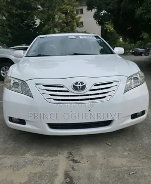 Toyota Camry XLE V6 4dr Sedan (3.5L 6cyl 6AM) 2010 White