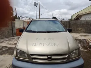 Toyota Sienna 2002