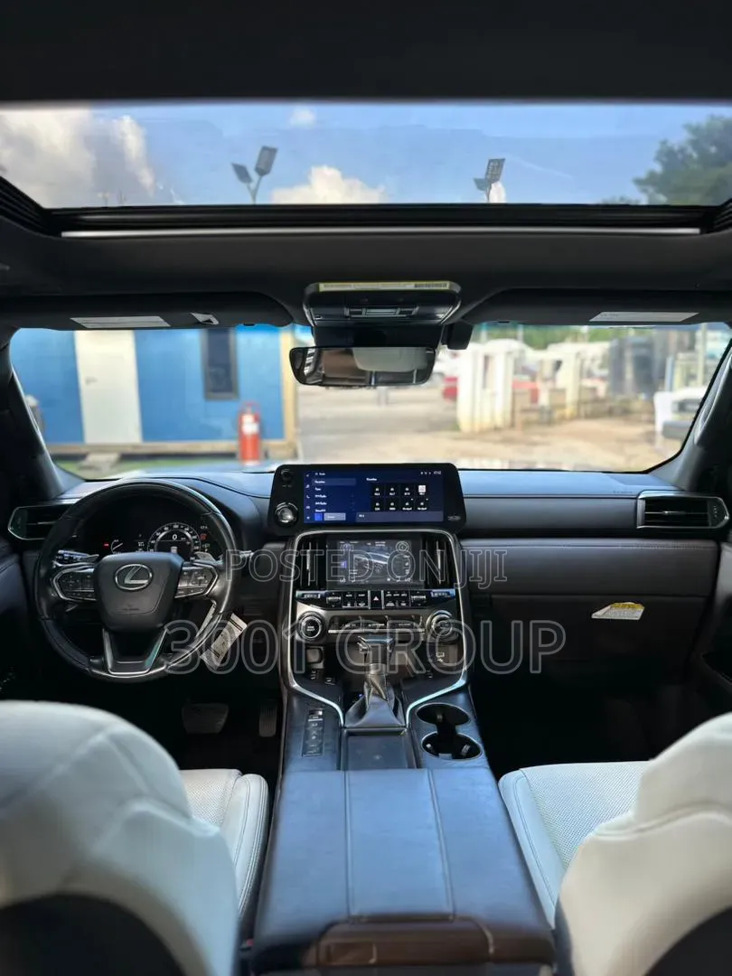 Lexus LX 2023 Gold