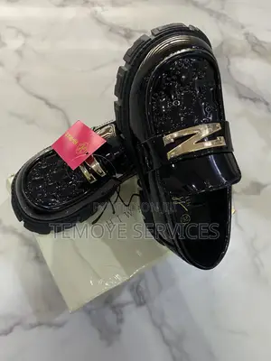 Unisex School Shoes Available in Sizes 25-30